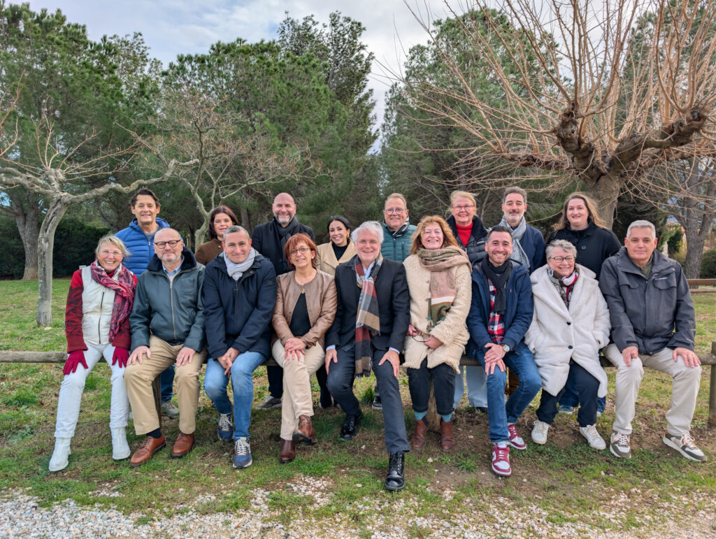 Michel Thiriet, Olivier Carbonne, Philippe Courtial, Bernard Foltran, Marc Fromentin, Jacques Juvigny, Jean-Pierre Lhote, Darren Rigby, Jean-Baptiste Trilles, Claire Becfevre, Mireille Bellavista, Hélène Beringuier, Monique Dufay, Céline Piazzetta, Sabrina Rey, Catherine Roux, Frédérique Vaquer, et Carine Vidal. Les absents, excusés sont Francis Pringuet-Bracq, Nelly Soulat et Mélanie Millan